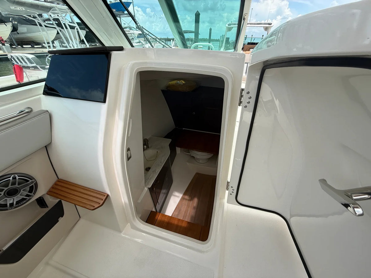 2027 Boston Whaler 330 Vantage 33.0 feet, Sarasota, FL #19