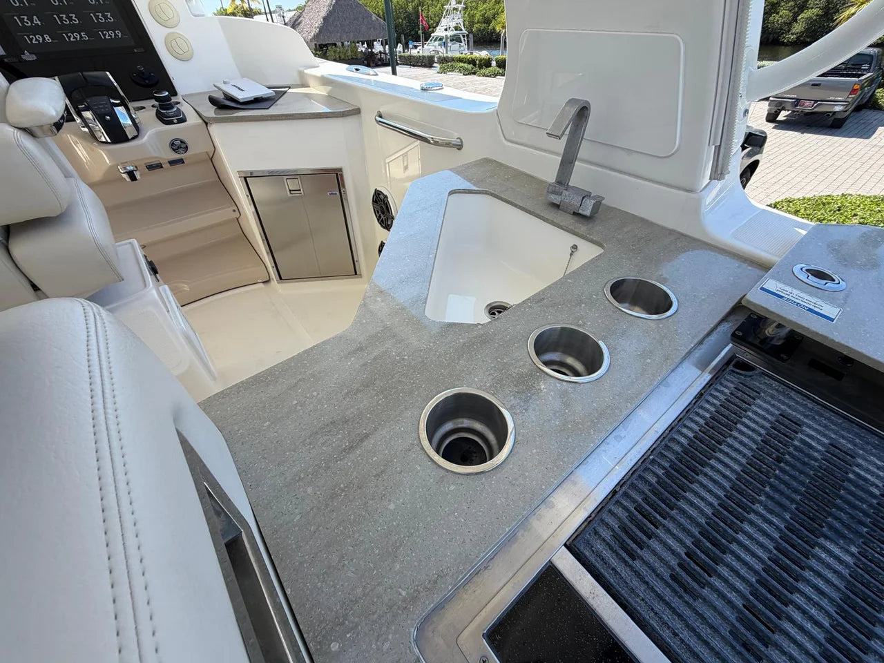 2022 Boston Whaler 350 REALM 35.0 feet, Key Largo, FL #50
