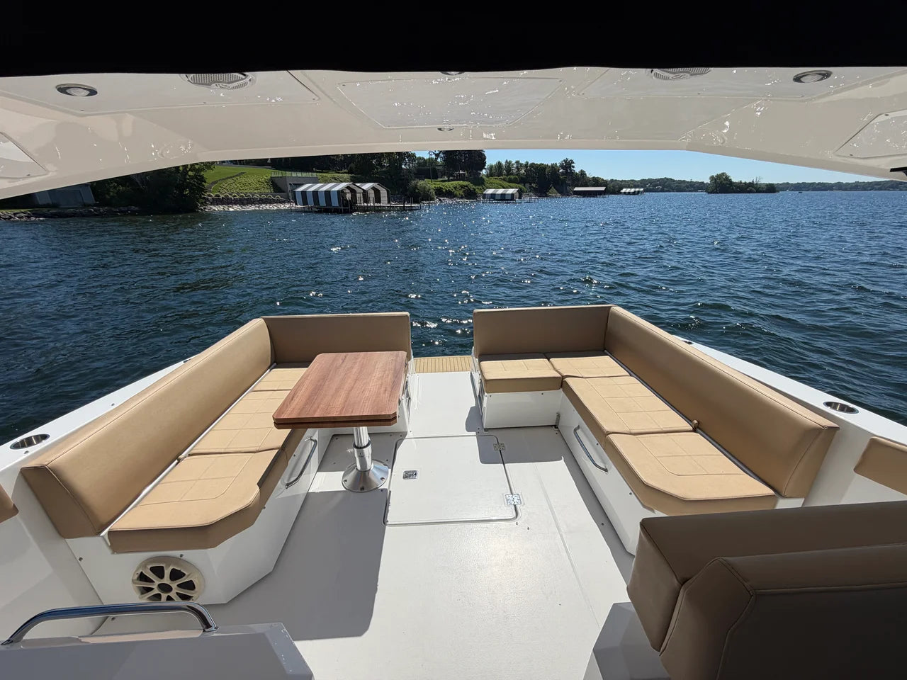 2015 Cruisers Yachts 390 EXPRESS COUPE 39.0 feet, Excelsior, Minnesota #61