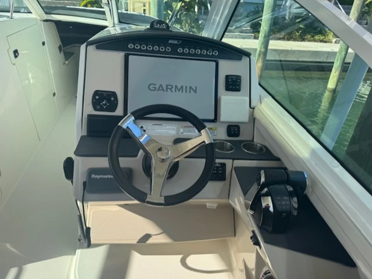 2016 Boston Whaler 320 VANTAGE 32.0 feet, Miami, FL #8