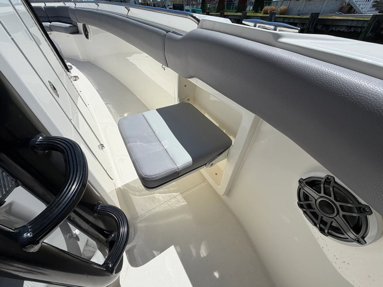 2024 Boston Whaler 330 OUTRAGE 33.0 feet, Huntington, NY #30