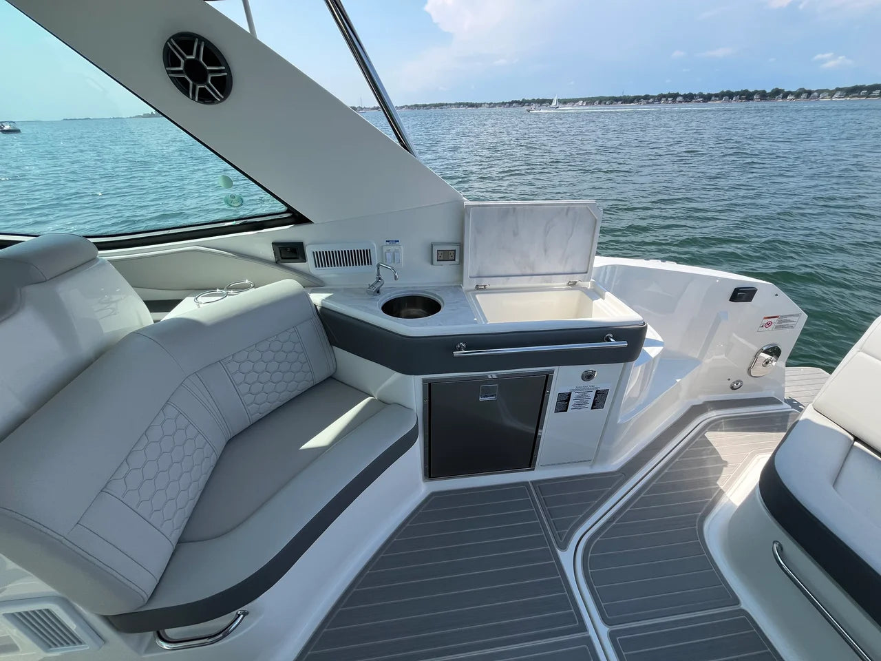 2026 Sea Ray Sundancer 320 Outboard 32.0 feet, Westbrook, Connecticut #15