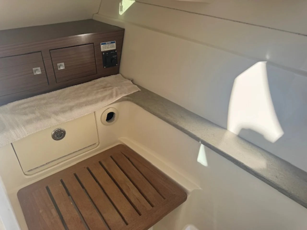 2016 Boston Whaler 320 VANTAGE 32.0 feet, Miami, FL #37