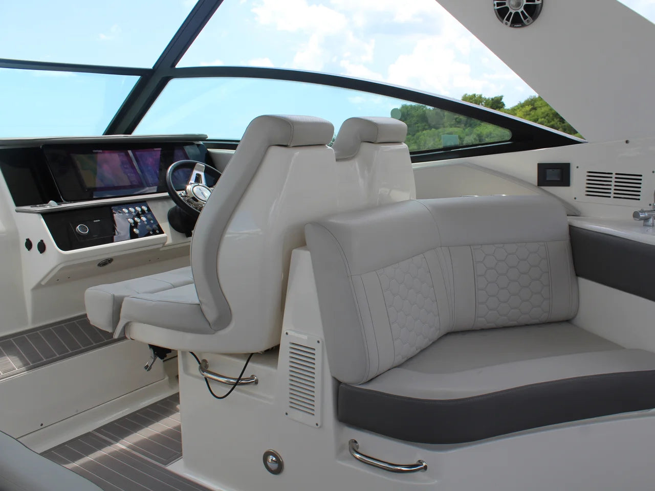 2023 Sea Ray 320 SUNDANCER 32.0 feet, Carolina Beach, NC #14