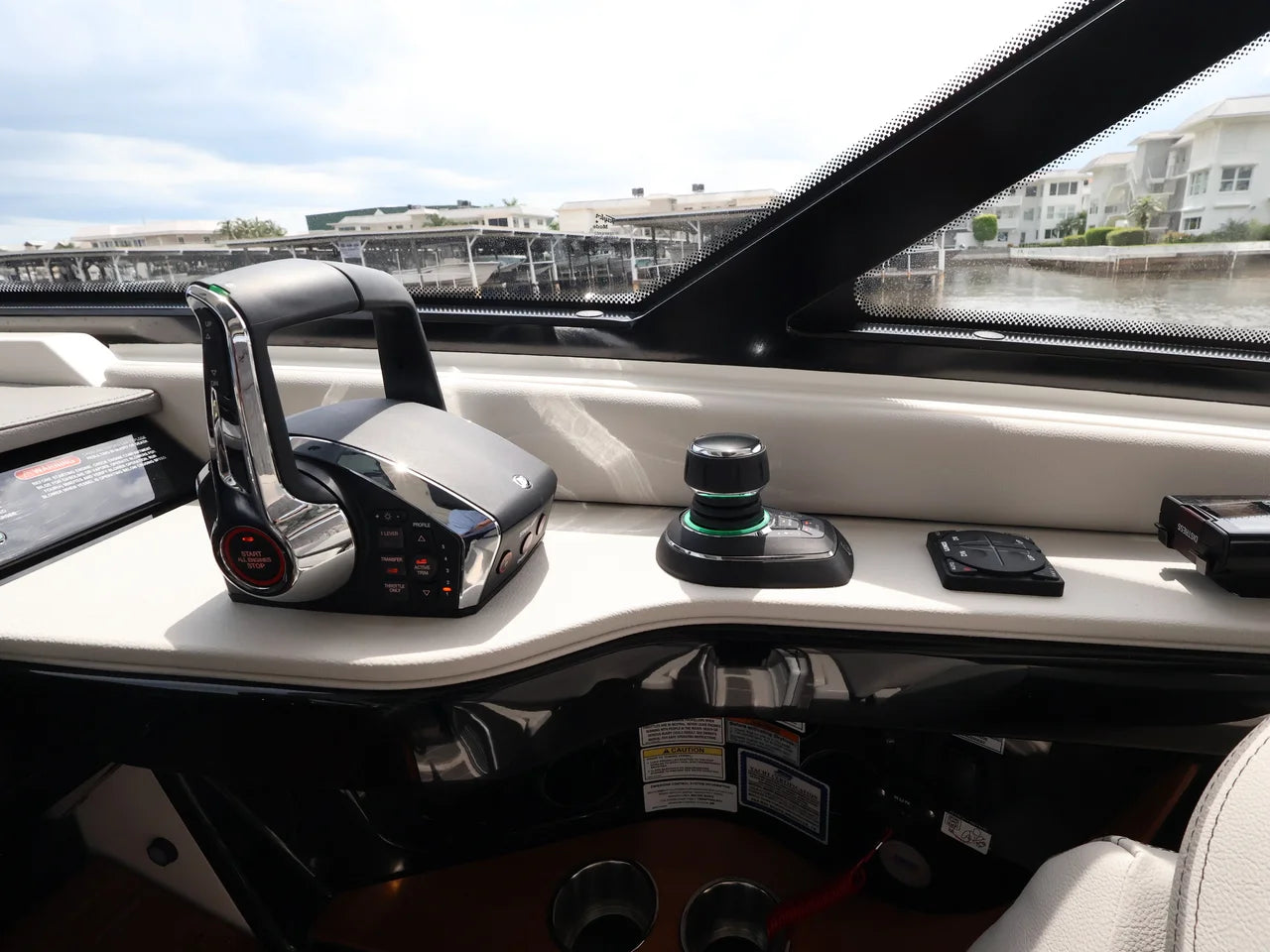 2026 Sea Ray Sundancer 370 Outboard 37.0 feet, Naples, Florida #44