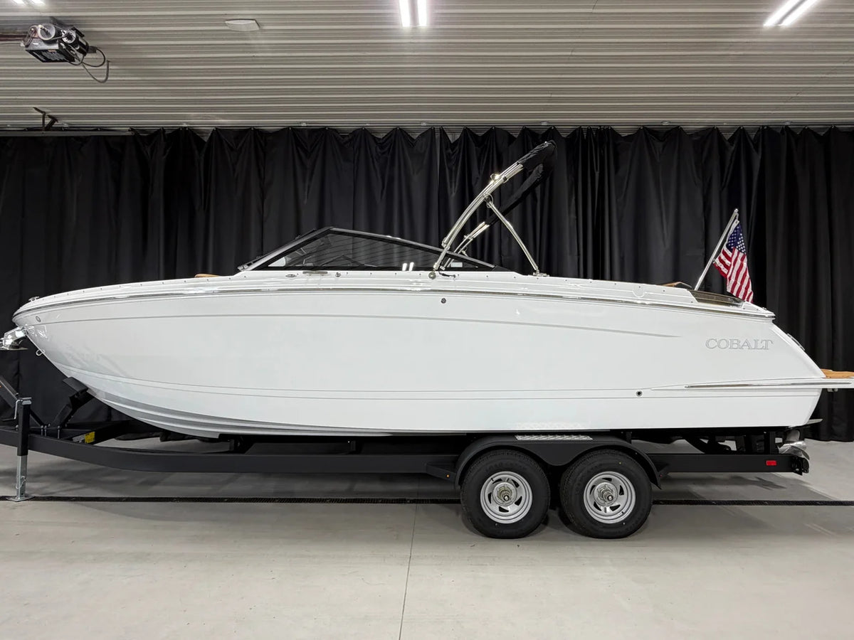 2027 Cobalt R8 28.0 feet, Crosslake, Minnesota #1