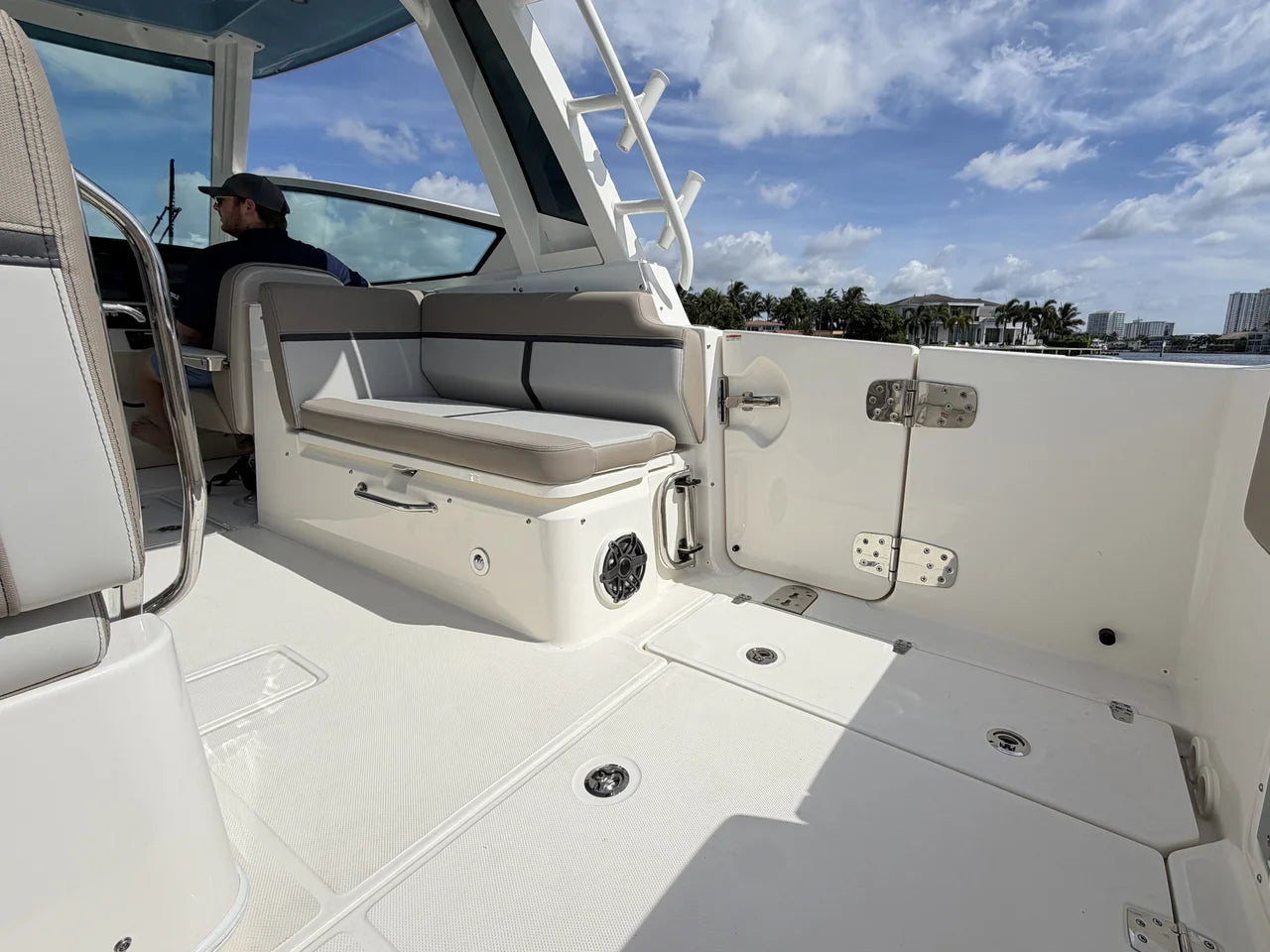 2027 Boston Whaler 330 Vantage 33.0 feet, Pompano Beach, Florida #19