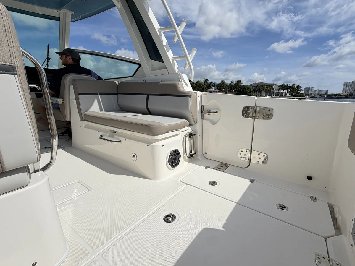 2027 Boston Whaler 330 Vantage 33.0 feet, Pompano Beach, Florida #19