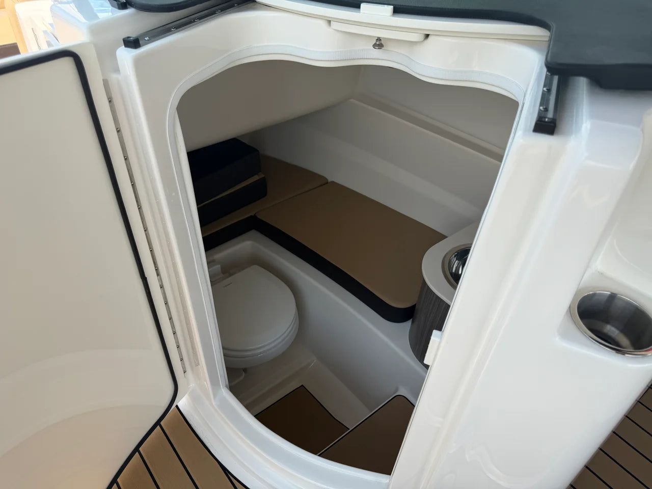 2026 Sea Ray SDX 250 Outboard 25.0 feet, Osage Beach, Missouri #60