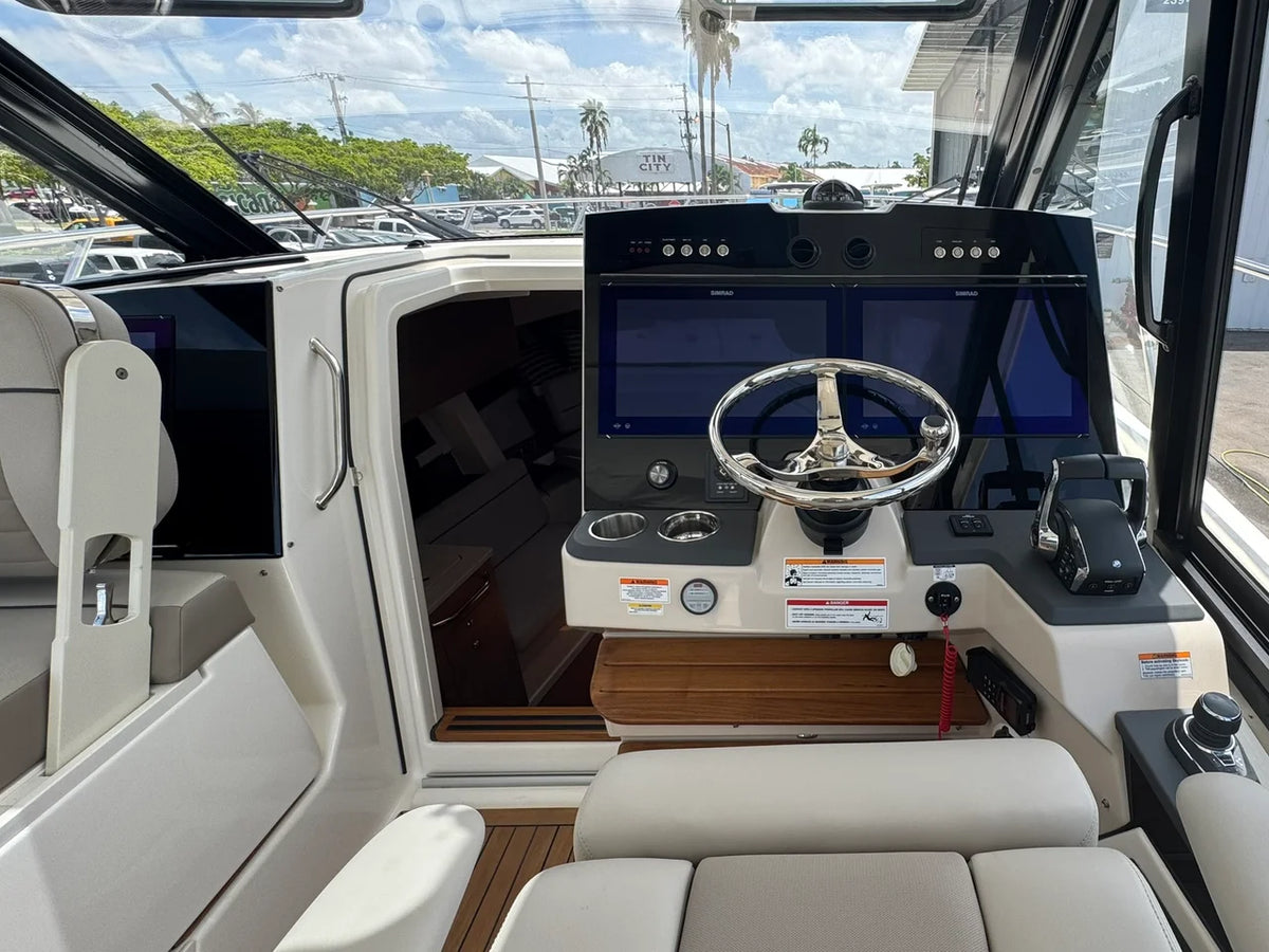 2025 Boston Whaler 365 Conquest 36.0 feet, Naples, Florida #23