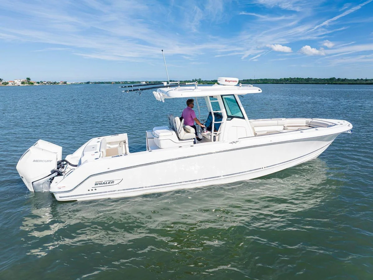 2022 Boston Whaler 330 OUTRAGE 33.0 feet, St Petersburg, FL #2