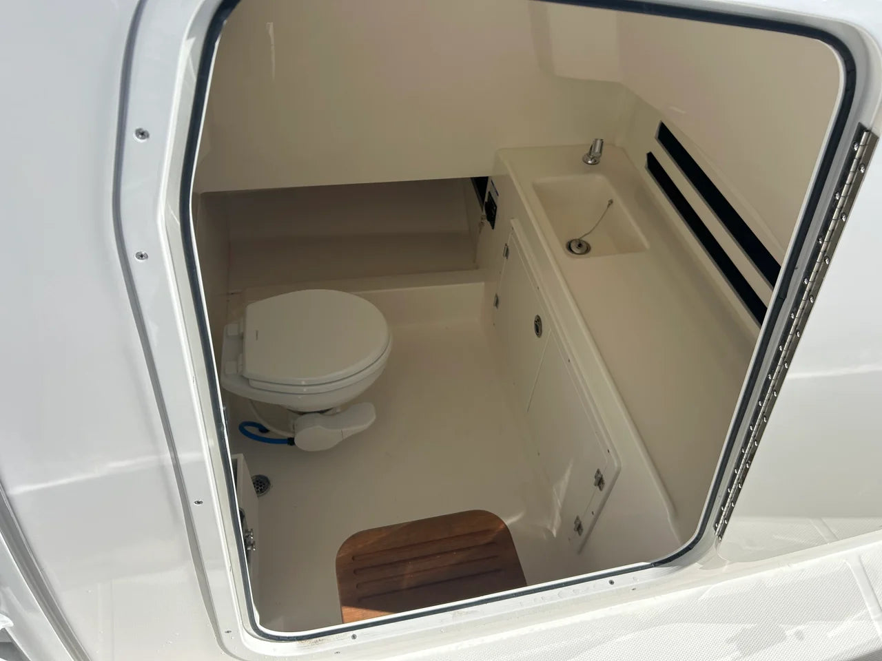 2026 Boston Whaler 330 Outrage 33.0 feet, Pensacola, Florida #32