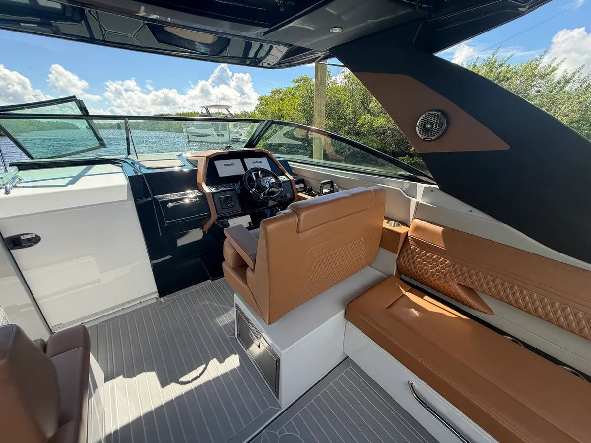 2024 Cruisers Yachts 34 GLS South Beach Outboard 34.0 feet, Clearwater, Florida #7