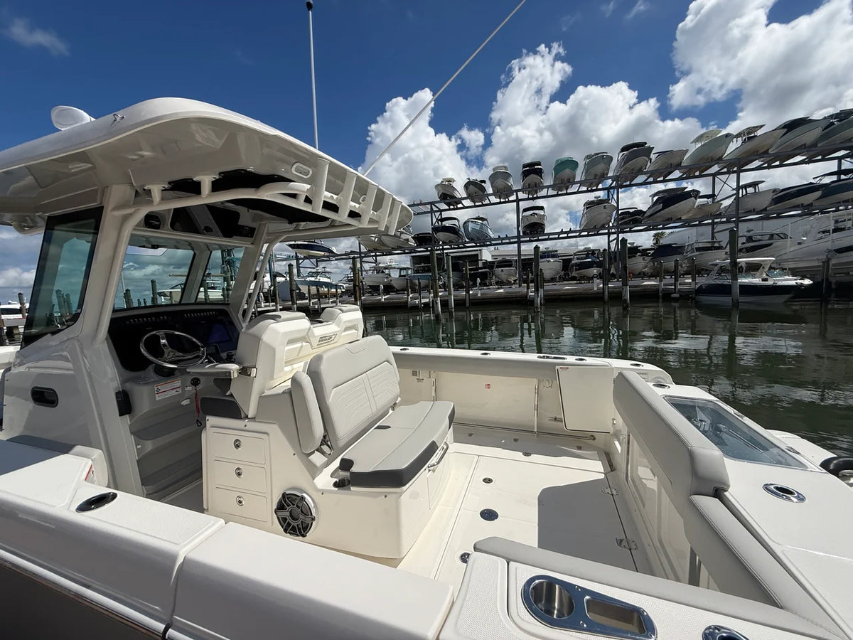 2026 Boston Whaler 330 Outrage 33.0 feet, Sarasota, FL #32