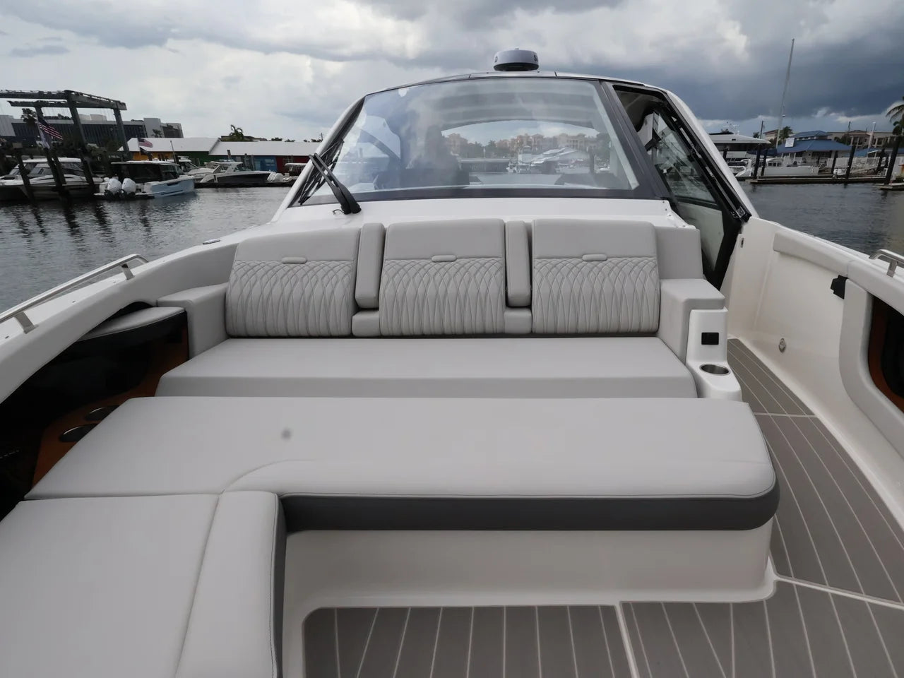 2026 Sea Ray Sundancer 370 Outboard 37.0 feet, Naples, Florida #59