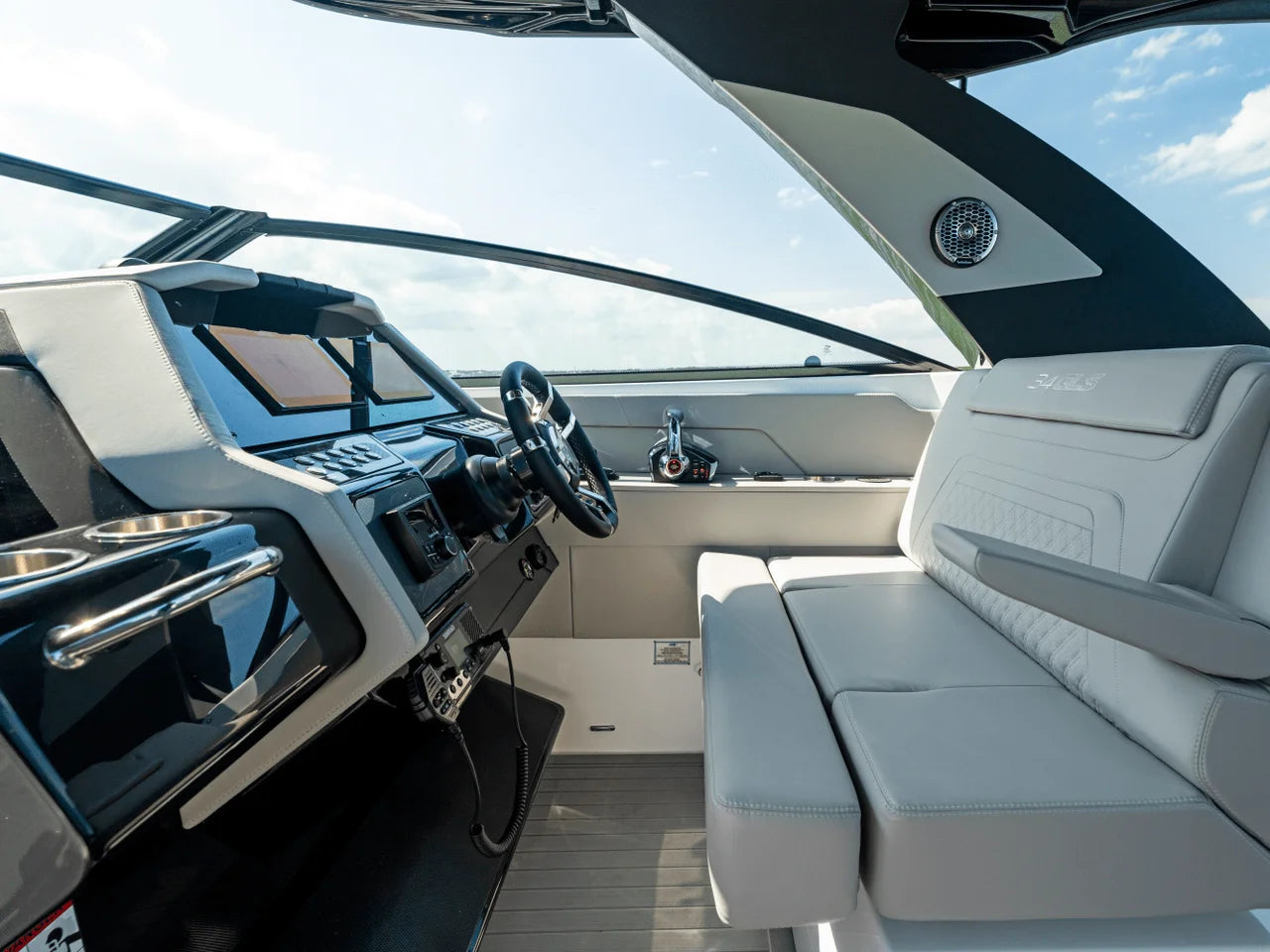 2026 Cruisers Yachts 34 GLS Outboard 35.0 feet, Inuvik, Northwest Territories #118