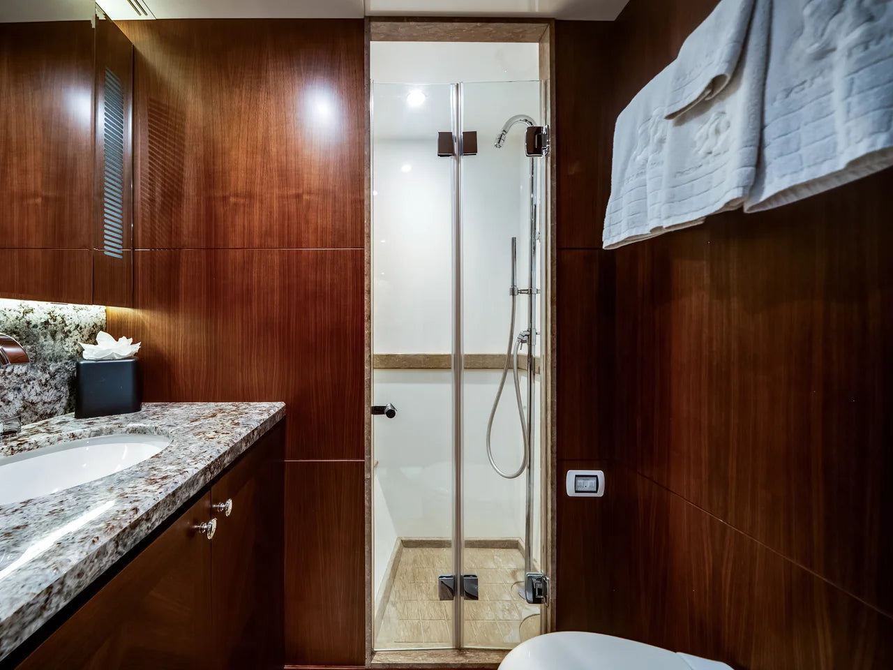 2016 Ocean Alexander 90 SKY LOUNGE 90.0 feet, Ft Lauderdale, FL #38
