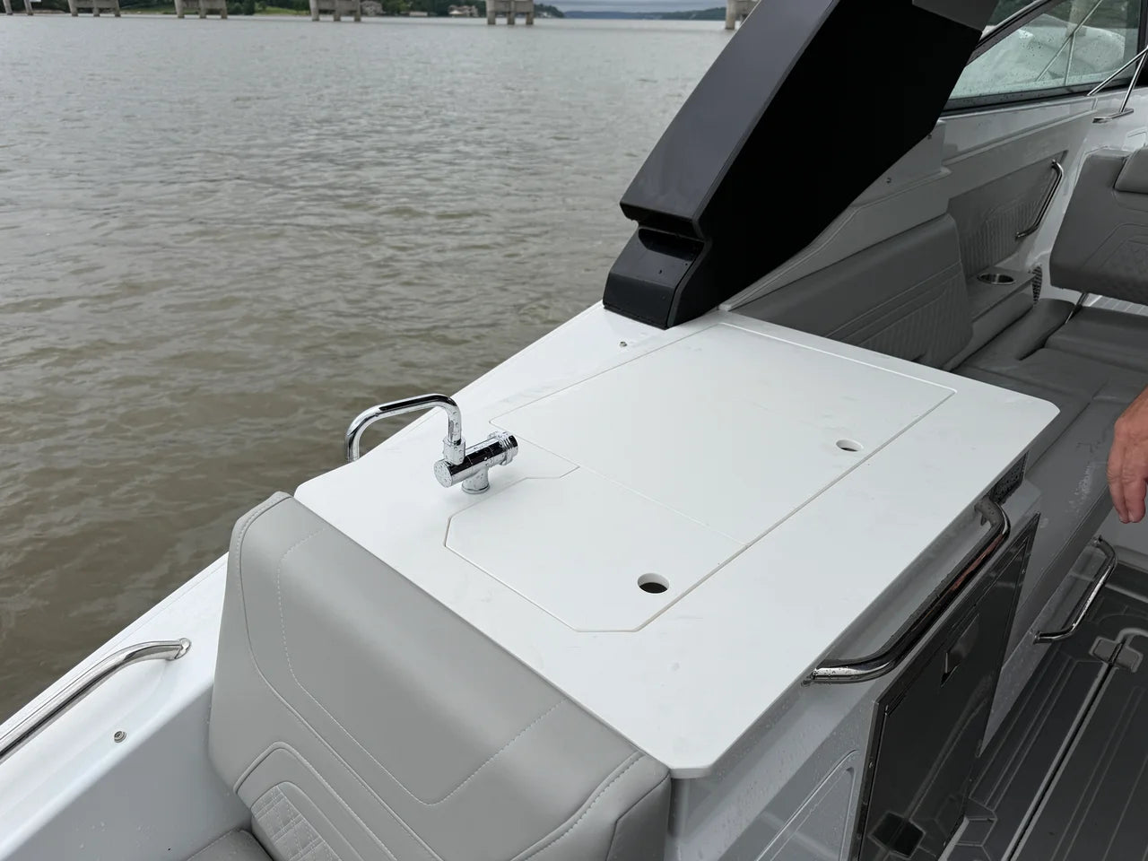 2026 Cruisers Yachts 34 GLS Outboard 34.0 feet, Lake Ozark, MO #15