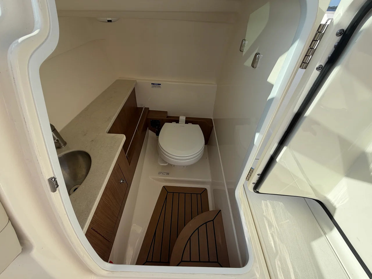 2018 Boston Whaler 270 VANTAGE 27.0 feet, Charleston, SC #16