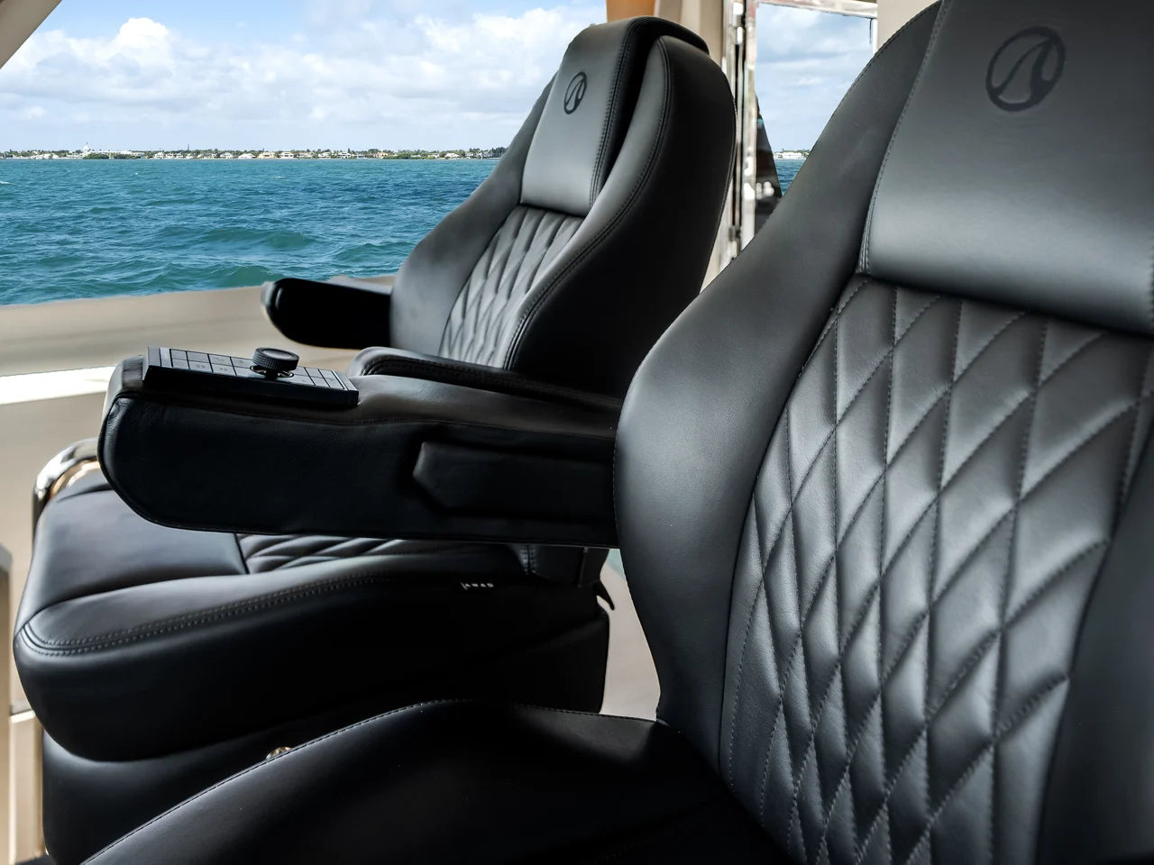 2023 Ocean Alexander 27R 88.0 feet, Ocean Reef, FL #91