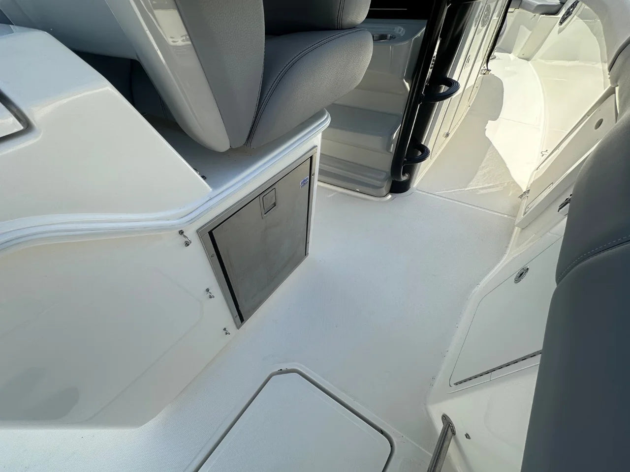 2024 Boston Whaler 330 Outrage 33.0 feet, Dennis, New Jersey #12