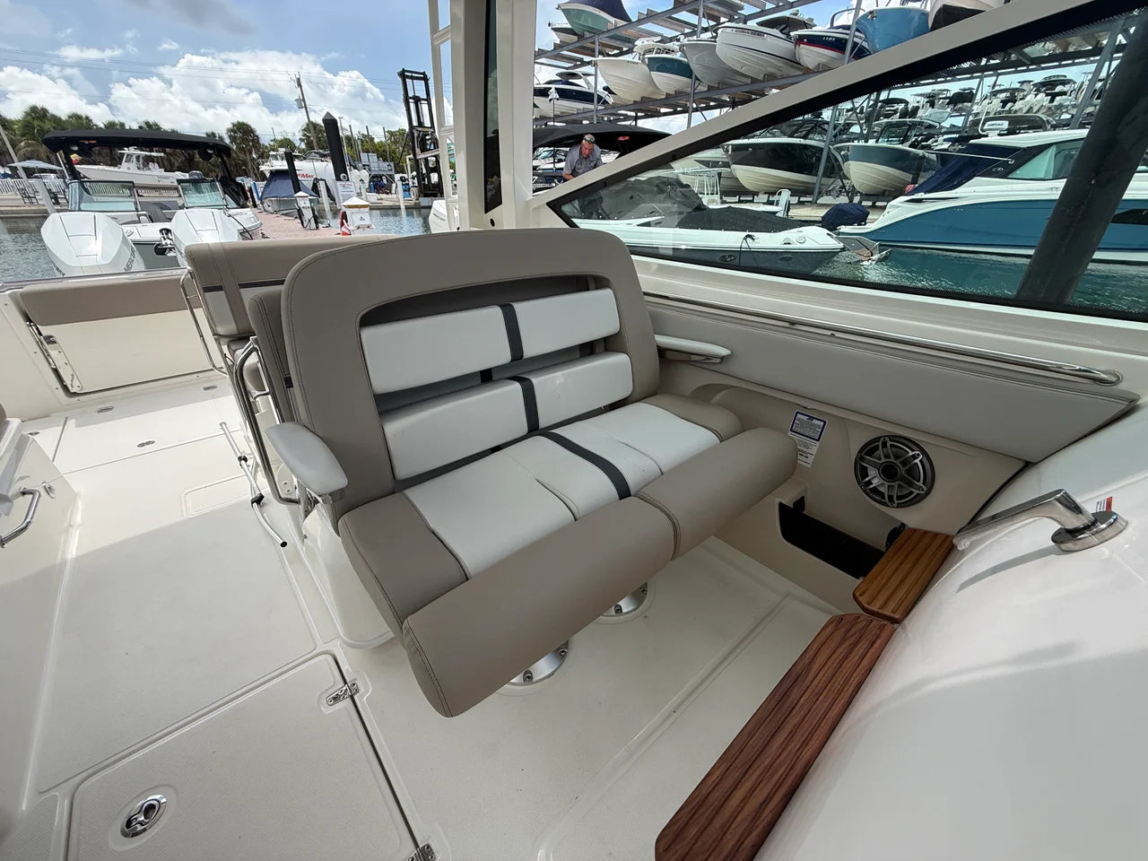 2027 Boston Whaler 330 Vantage 33.0 feet, Sarasota, FL #16