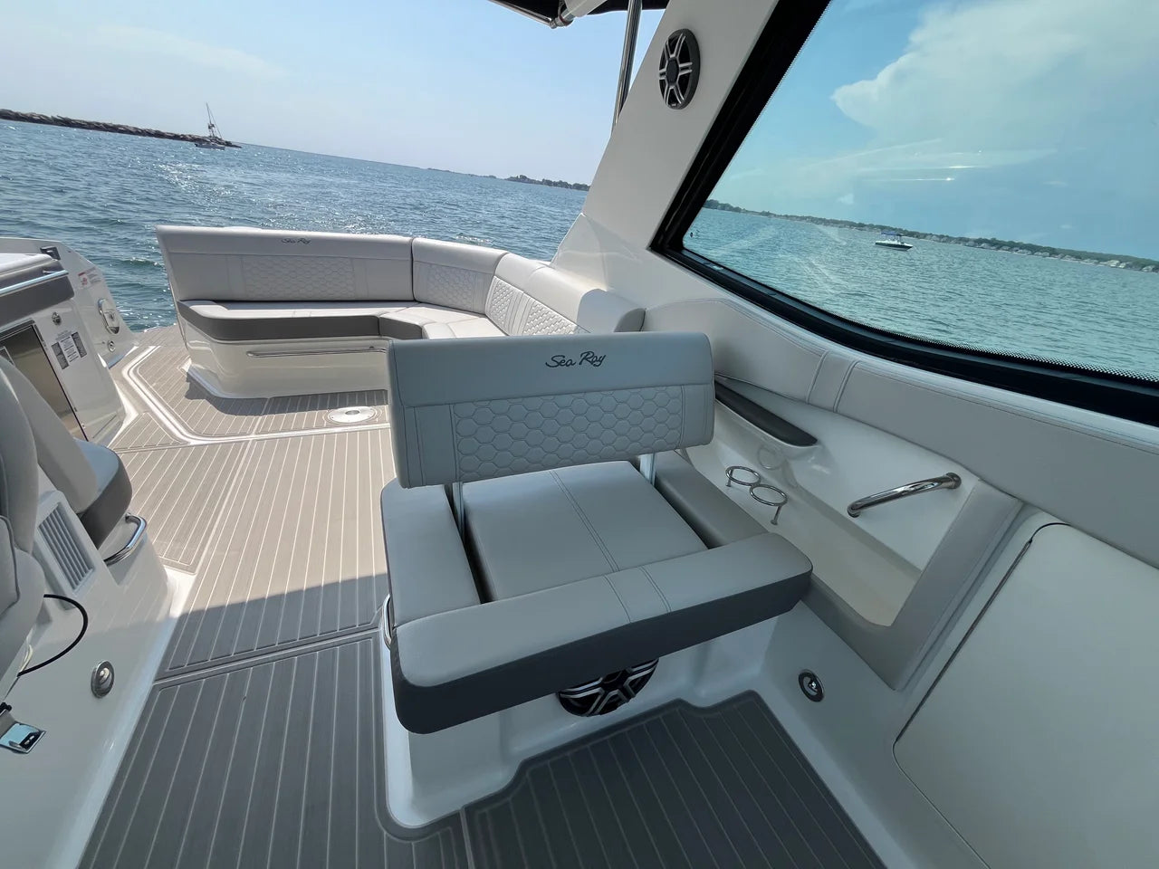 2026 Sea Ray Sundancer 320 Outboard 32.0 feet, Westbrook, Connecticut #18