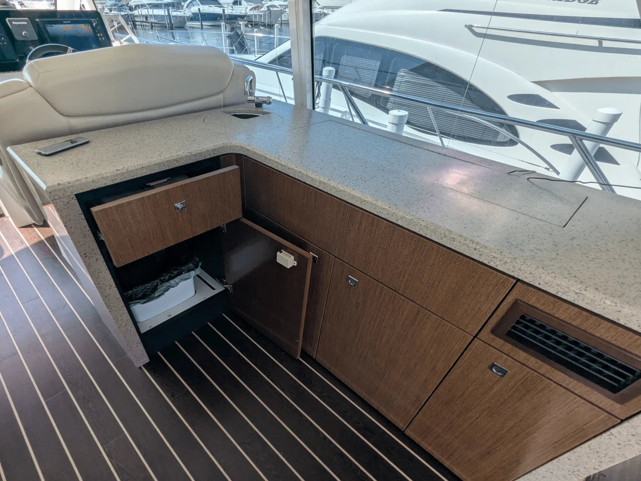 2013 Cruisers Yachts 48 CANTIUS 48.0 feet, Baltimore, MD #40