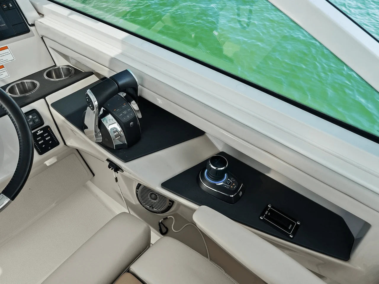 2020 Boston Whaler 320 VANTAGE 33.0 feet, St Petersburg, FL #44