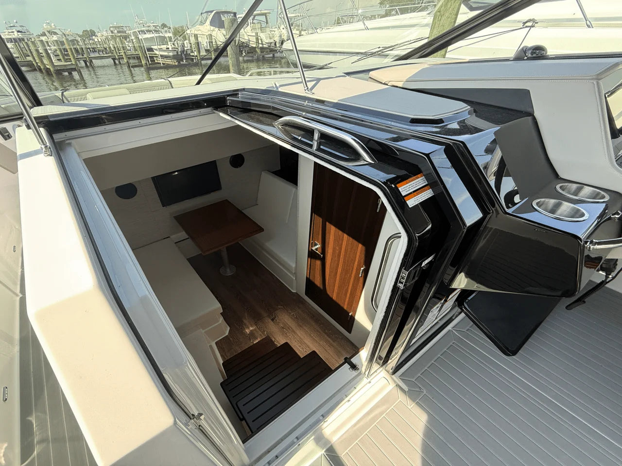 2026 Cruisers Yachts 34 GLS Outboard 34.0 feet, Grasonville, MD #22