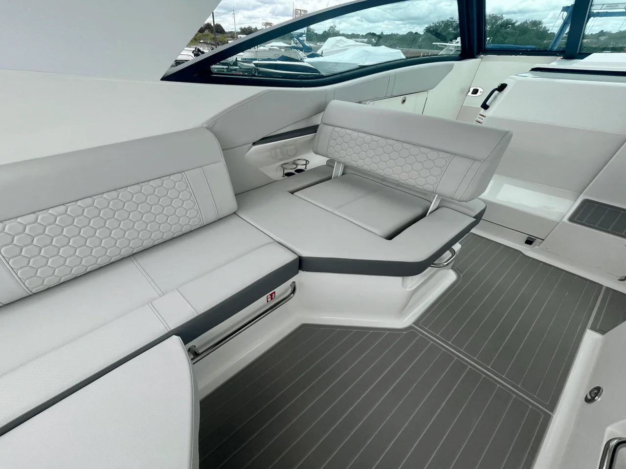 2026 Sea Ray Sundancer 320 Outboard 32.0 feet, Danvers, Massachusetts #10