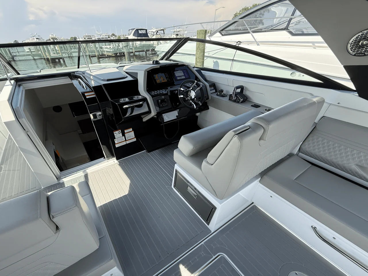 2026 Cruisers Yachts 34 GLS Outboard 34.0 feet, Grasonville, MD #15