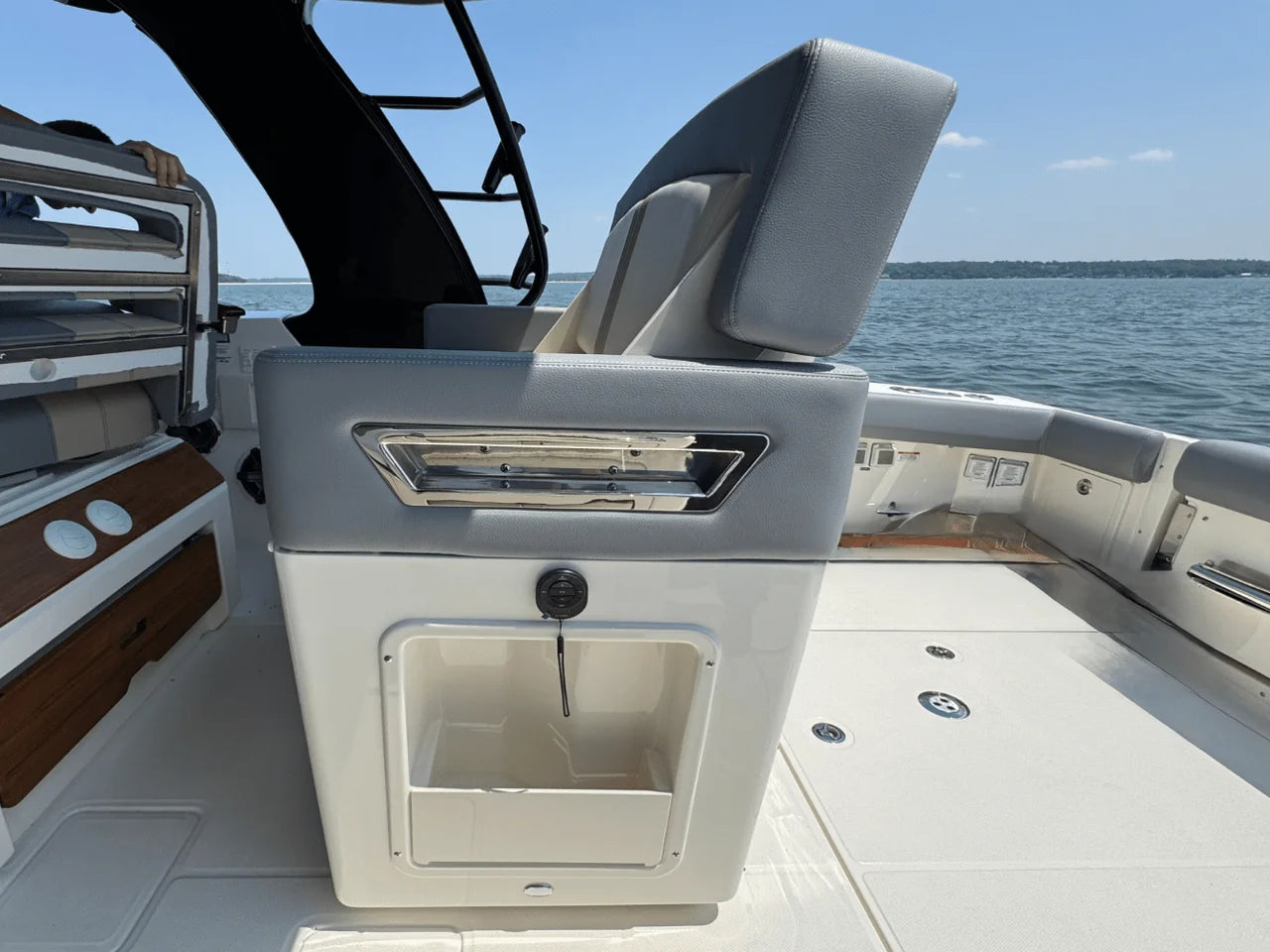 2025 Boston Whaler 380 Realm 38.0 feet, Huntington, NY #23
