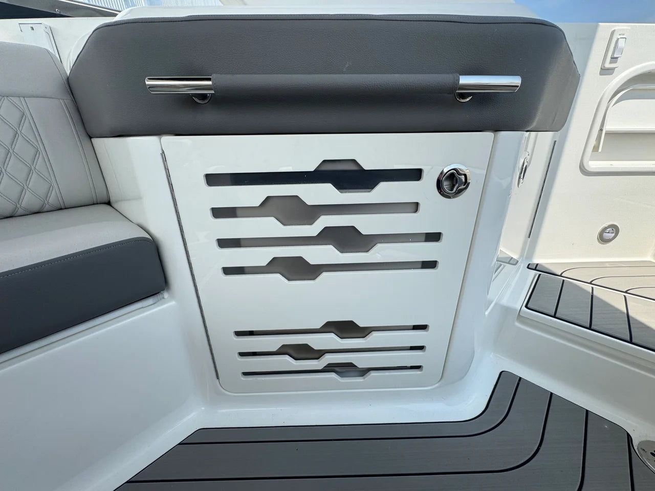 2027 Sea Ray SLX 310 Outboard 31.0 feet, Somers Point, New Jersey #15