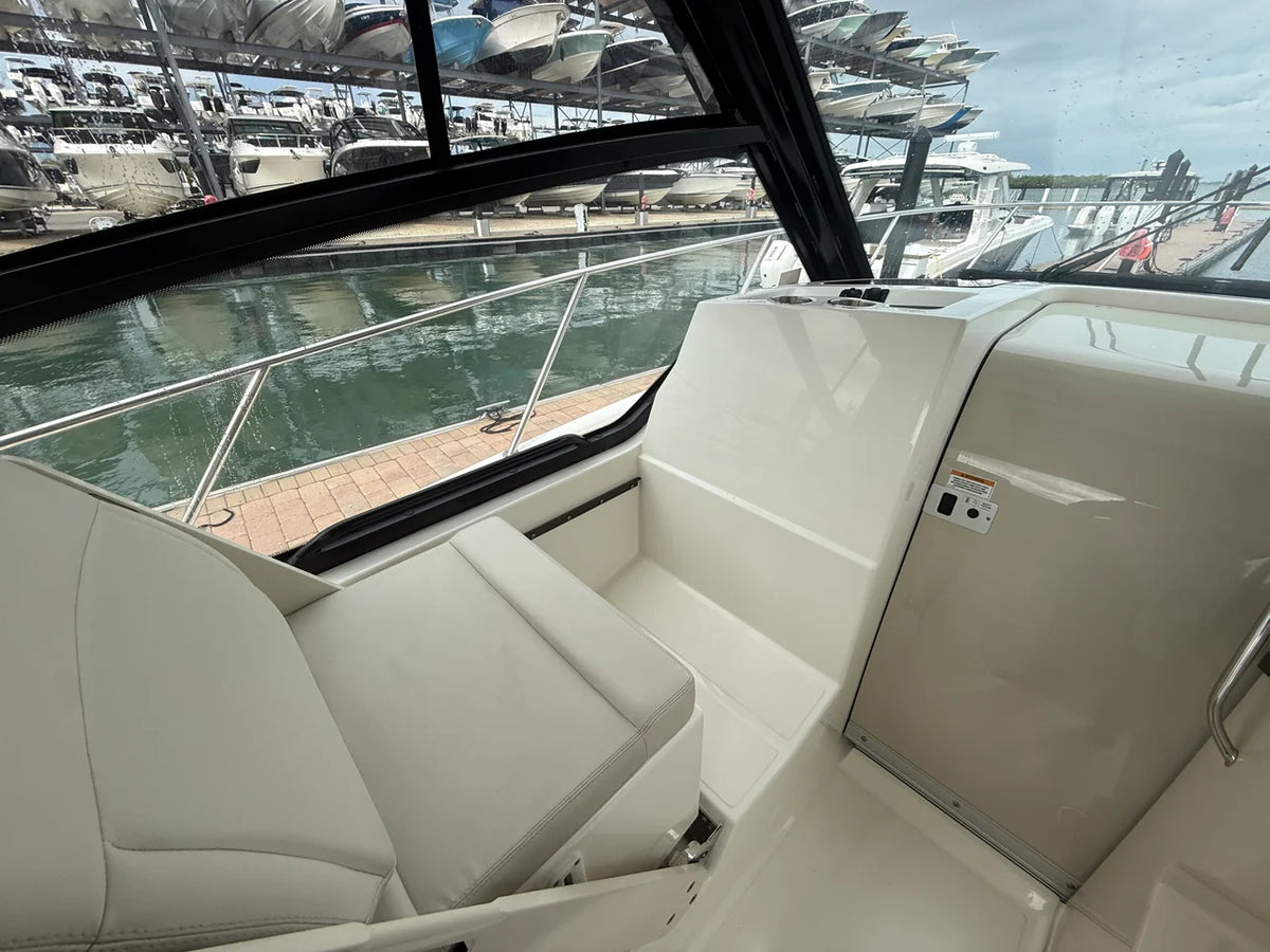 2024 Boston Whaler 325 CONQUEST 32.0 feet, Sarasota, FL #18