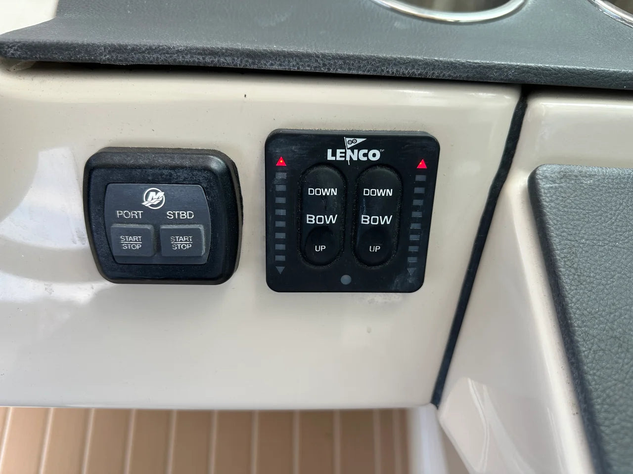2017 Boston Whaler 320 VANTAGE 32.0 feet, Thunderbolt, GA #17