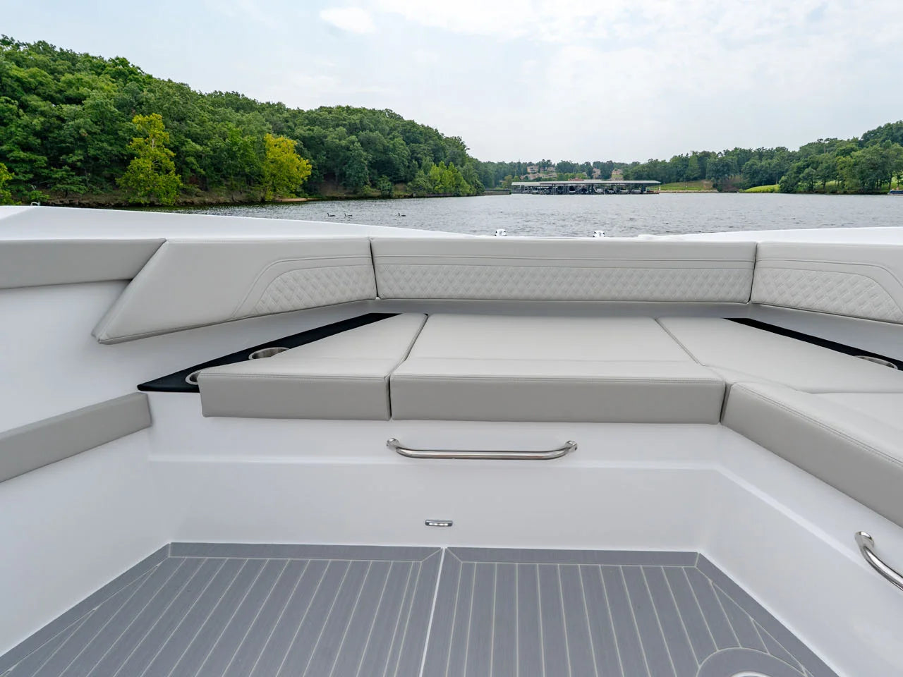 2027 Cruisers Yachts 42 GLS Outboard 42.0 feet, Lake Ozark, MO #38