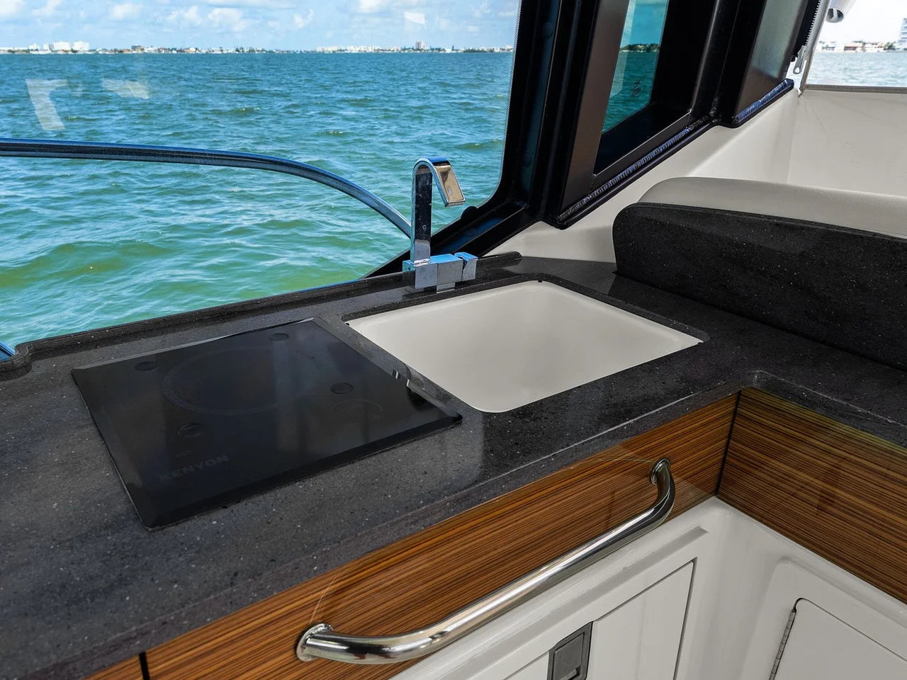 2025 Boston Whaler 405 CONQUEST 41.0 feet, St Petersburg, FL #83