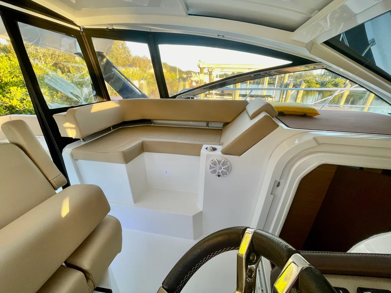 2016 Cruisers Yachts 390 EXPRESS COUPE 39.0 feet, Stuart, FL #15