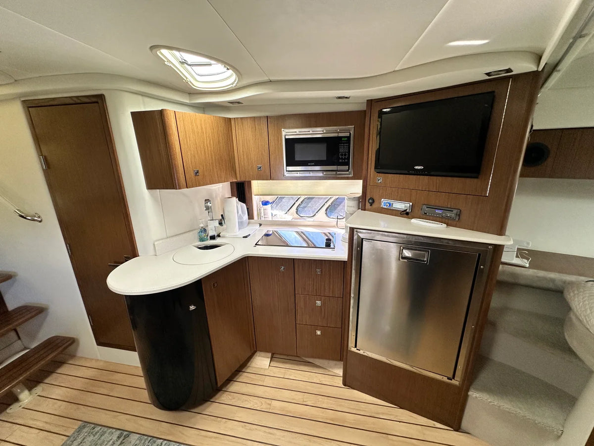 2014 Cruisers Yachts 380 EXPRESS 38.0 feet, Danvers, Massachusetts #27