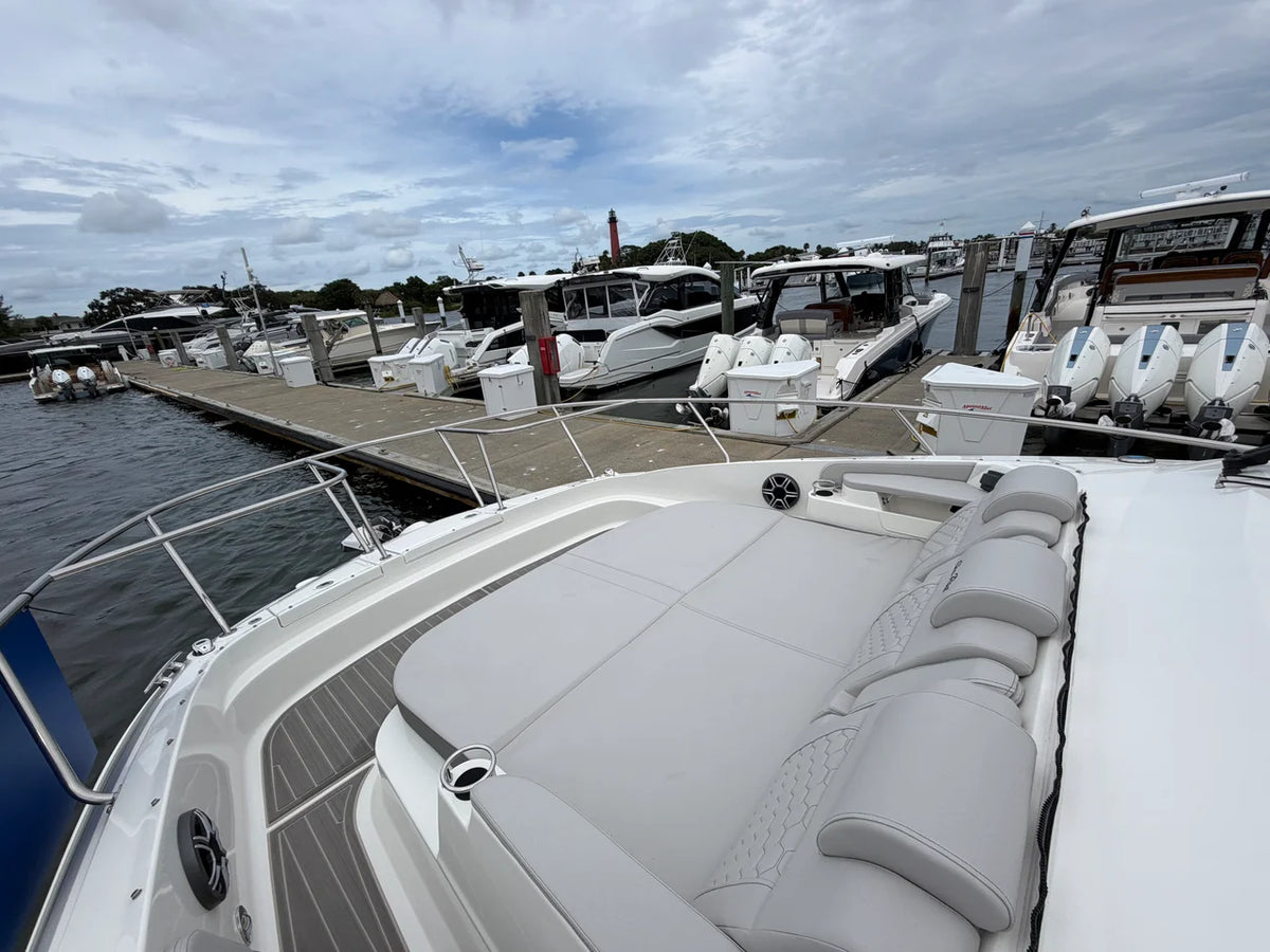 2027 Sea Ray Sundancer 320 Outboard 32.0 feet, Jupiter, Florida #24