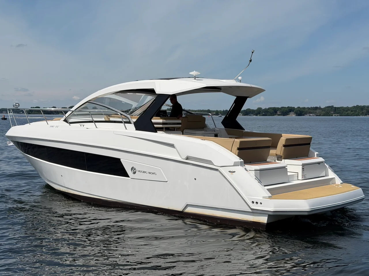 2015 Cruisers Yachts 390 EXPRESS COUPE 39.0 feet, Excelsior, Minnesota #4
