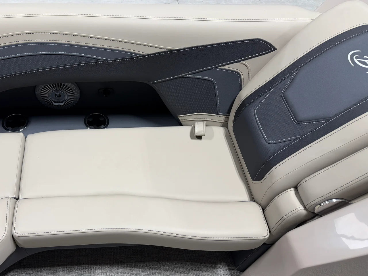 2027 Barletta CABRIO22UC 22.0 feet, Crosslake, Minnesota #15