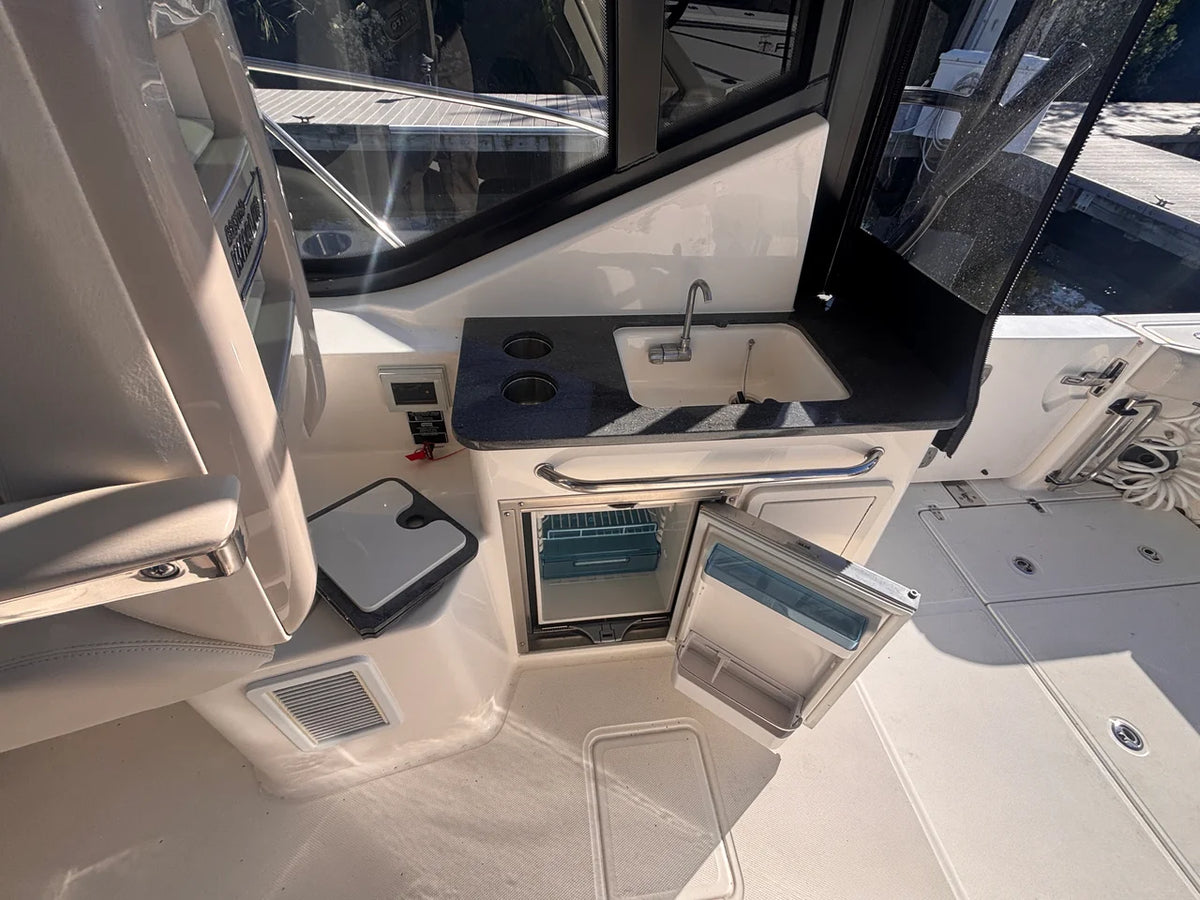 2023 Boston Whaler 325 CONQUEST 32.0 feet, Westbrook, Connecticut #14