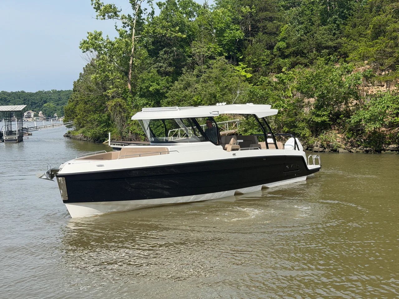 2026 Cruisers Yachts 38 VTR 38.0 feet, Lake Ozark, Missouri #5