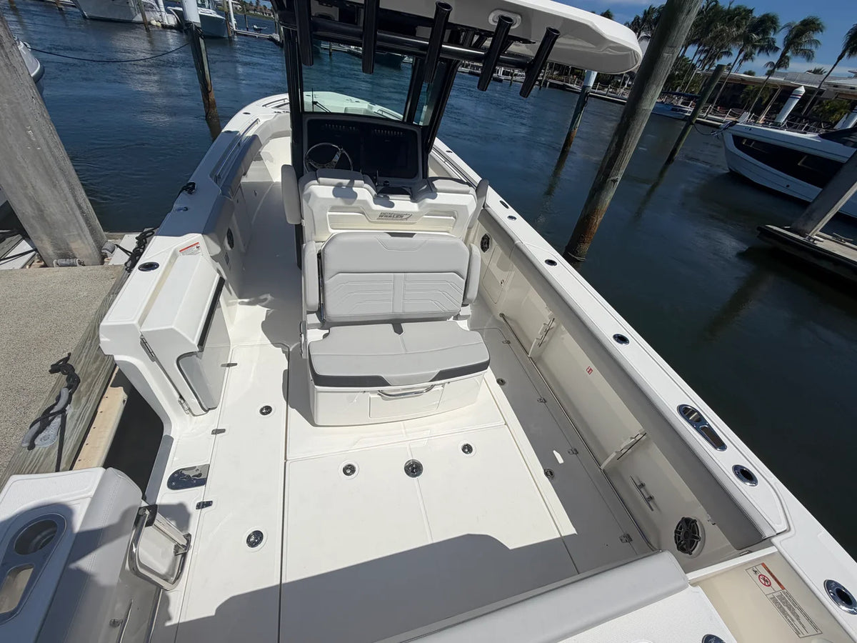2026 Boston Whaler 330 Outrage 33.0 feet, Jupiter, Florida #24
