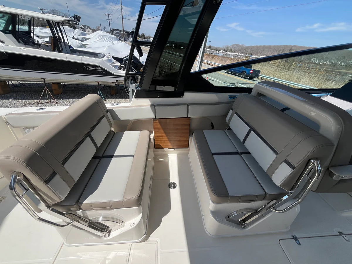 2026 Boston Whaler 330 Vantage 33.0 feet, Westbrook, Connecticut #15
