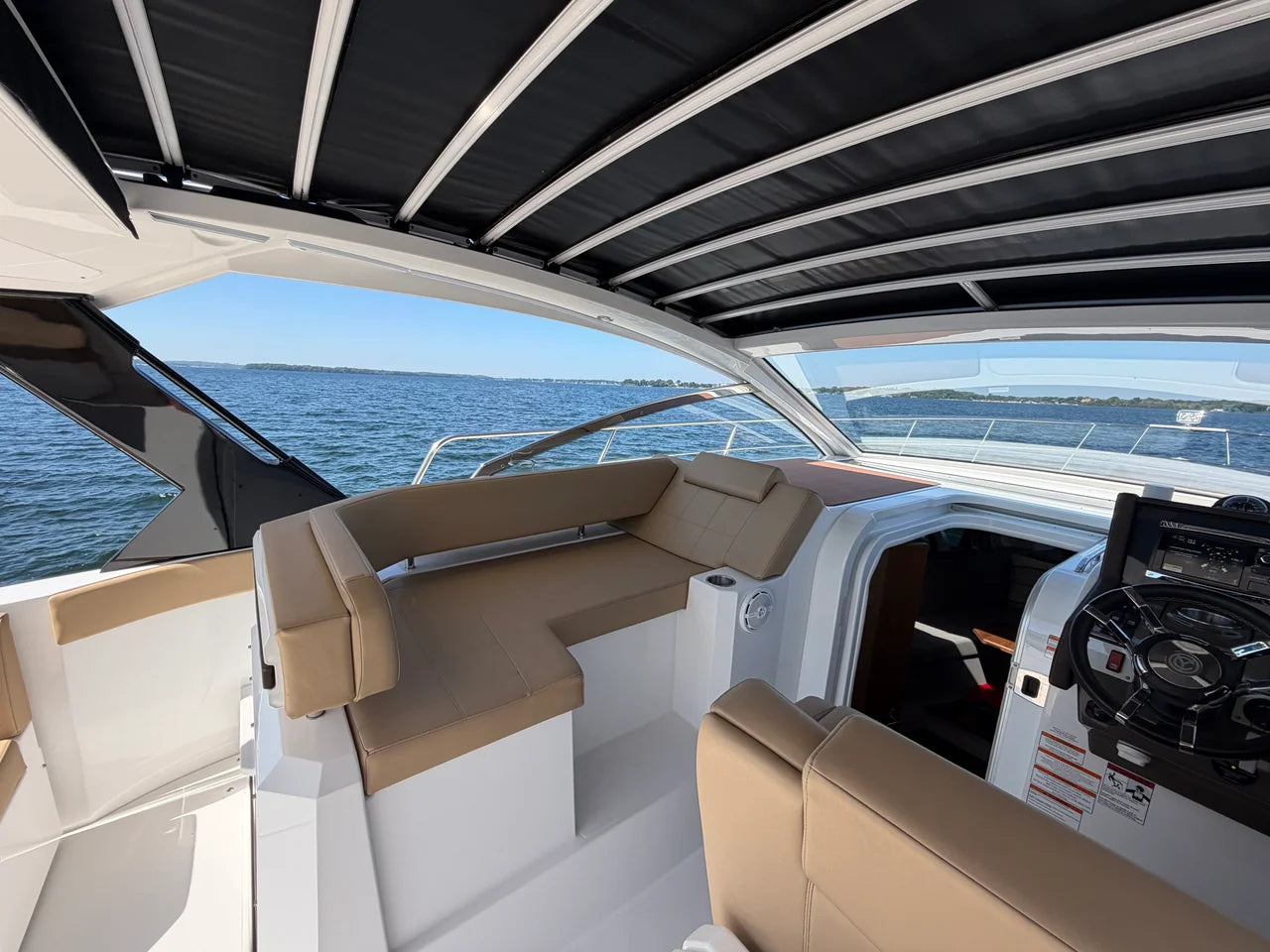 2015 Cruisers Yachts 390 EXPRESS COUPE 39.0 feet, Excelsior, Minnesota #57