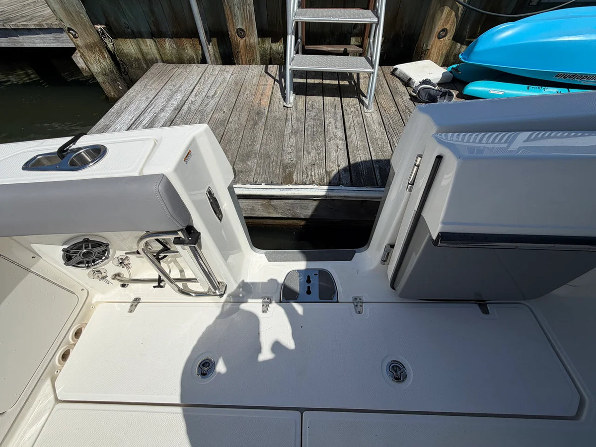 2024 Boston Whaler 330 OUTRAGE 33.0 feet, Seaford, NY #21