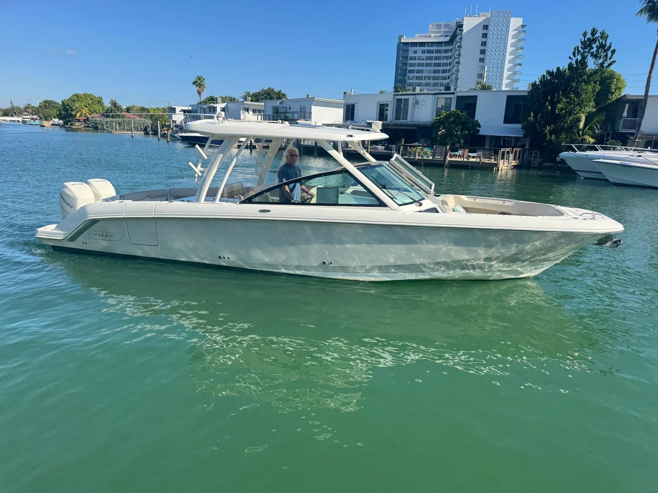 2016 Boston Whaler 320 VANTAGE 32.0 feet, Miami, FL #1